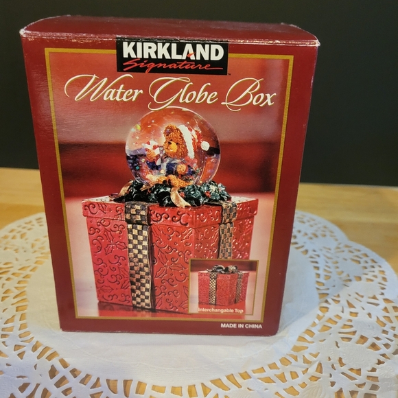 Kirkland Signature Water Globe Box NIB - Picture 3 of 7